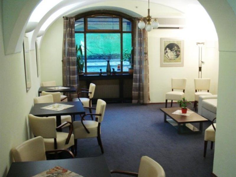 Hotel U Krize Πράγα Εξωτερικό φωτογραφία
