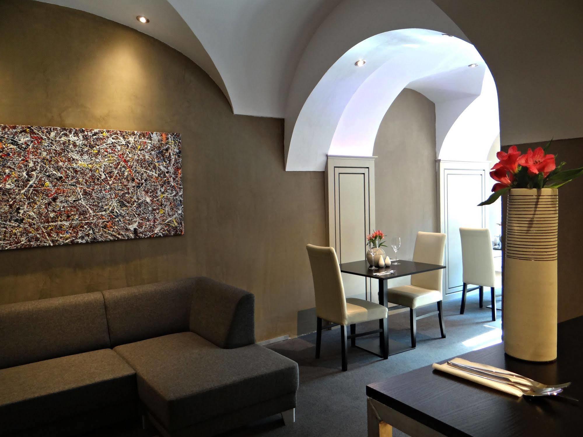 Hotel U Krize Πράγα Εξωτερικό φωτογραφία