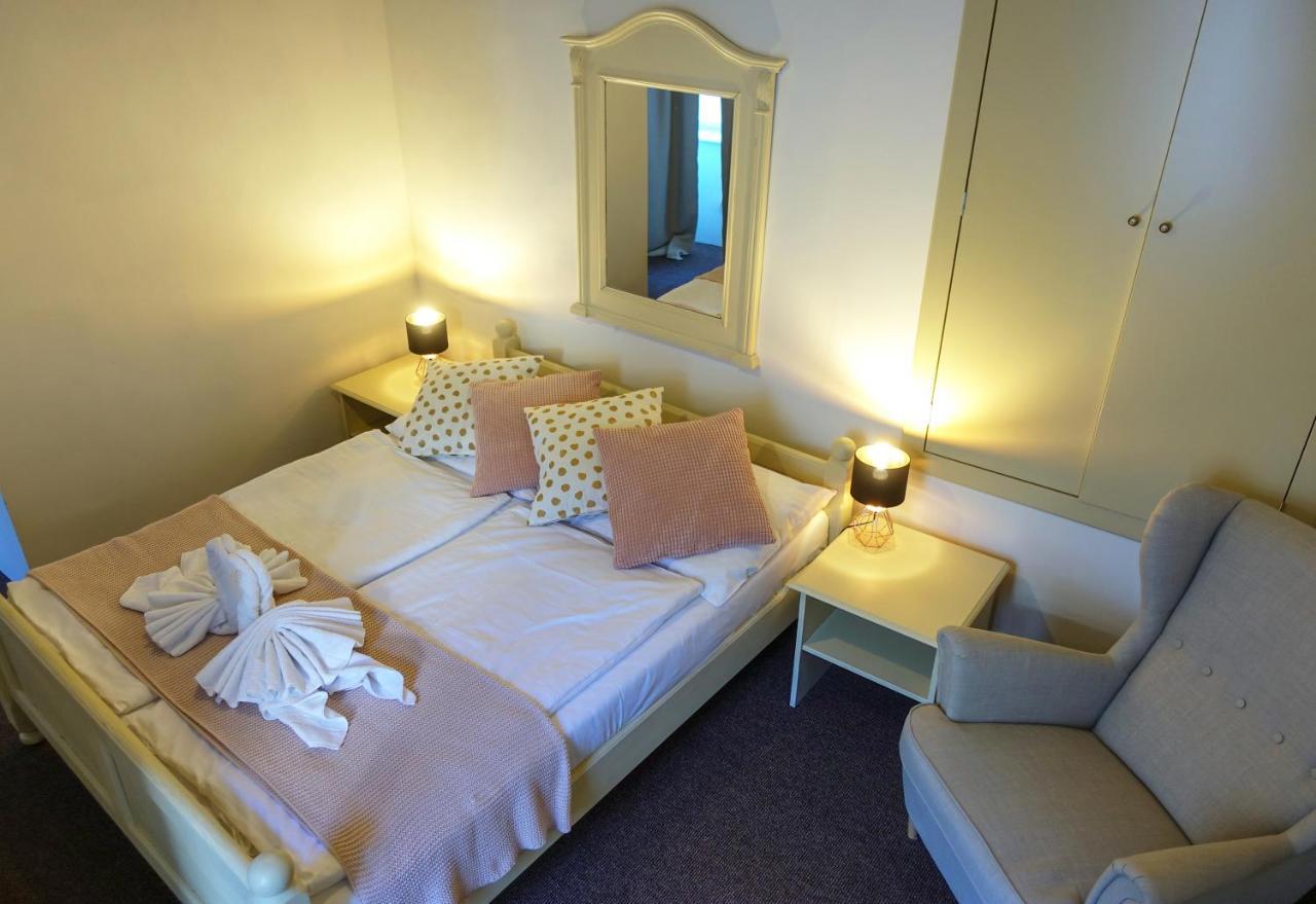 Hotel U Krize Πράγα Εξωτερικό φωτογραφία